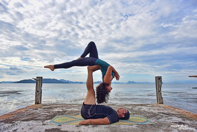 International Yoga, trenger ikke, acro yoga, basenes ankler