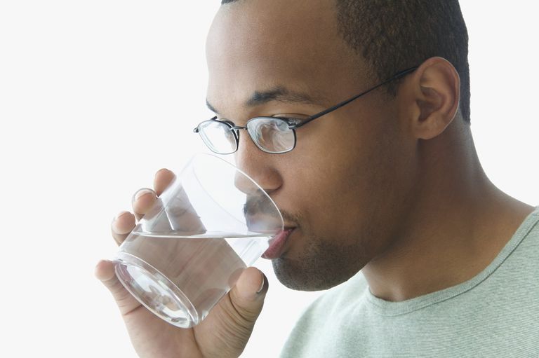 drikke vann, fargene urinen, flere glass, flere glass vann, Glass vann, Hvis urinen