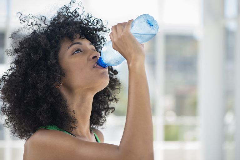 færre kalorier, alle kilder, drakk vann, drakk vann også, drikke vann, drikker vann