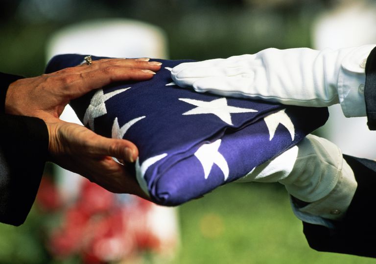 militær begravelse, aktiv tjeneste, aktiv tjeneste eller, kvalifisert militær, militær veteran