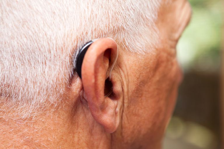 eldre voksne, høreapparater tilgjengelig, høreapparater tilgjengelig over-the-counter, lage høreapparater, lage høreapparater tilgjengelig